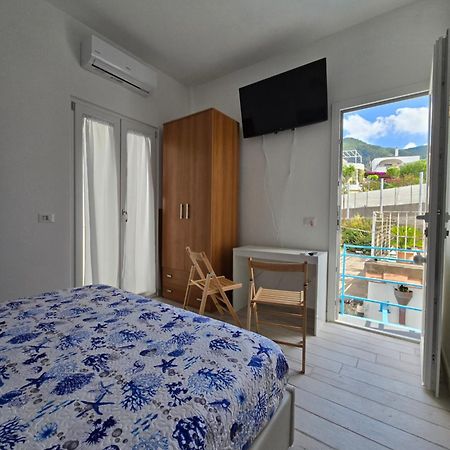 La Casa Di Giuliana Primo Piano Con Balcone Vila Ísquia Exterior foto